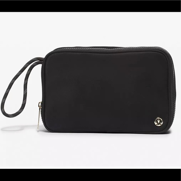 lululemon athletica Handbags - Lululemon🍋Small Things Count Kit 4L